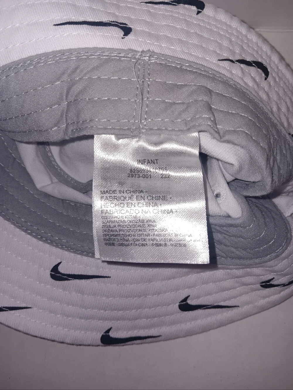 NIKE SWOOSH INFANT ADJUSTABLE CHIN STRAP COTTON BUCKET HAT